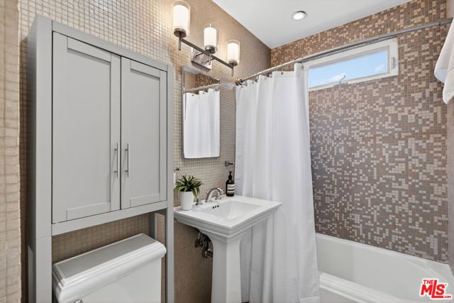 2822 11th Street, Santa Monica, CA 90405