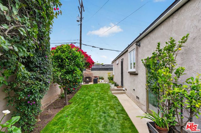 2822 11th Street, Santa Monica, CA 90405