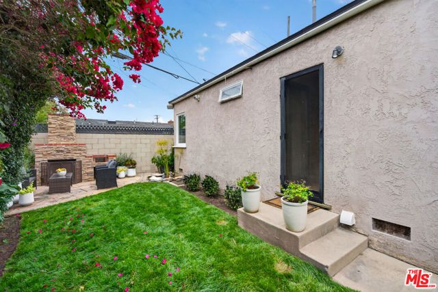 2822 11th Street, Santa Monica, CA 90405
