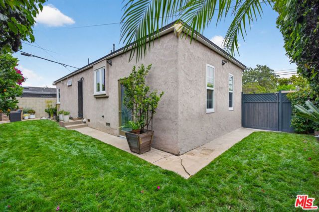 2822 11th Street, Santa Monica, CA 90405