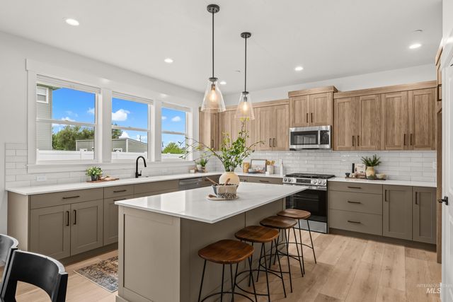 393 Hidden Mill Ct, Middleton, ID 83644