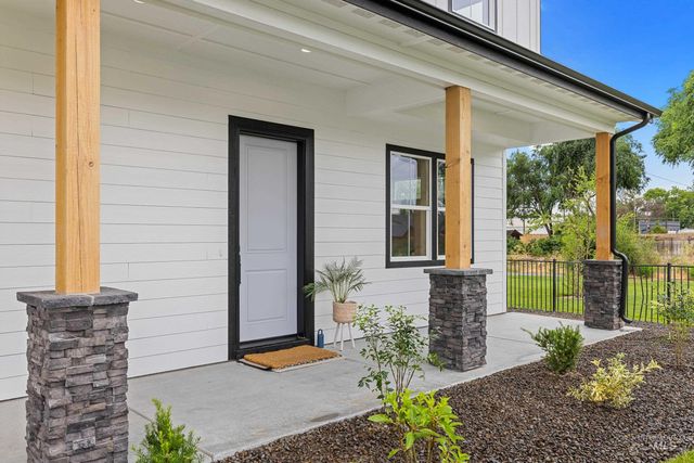 393 Hidden Mill Ct, Middleton, ID 83644