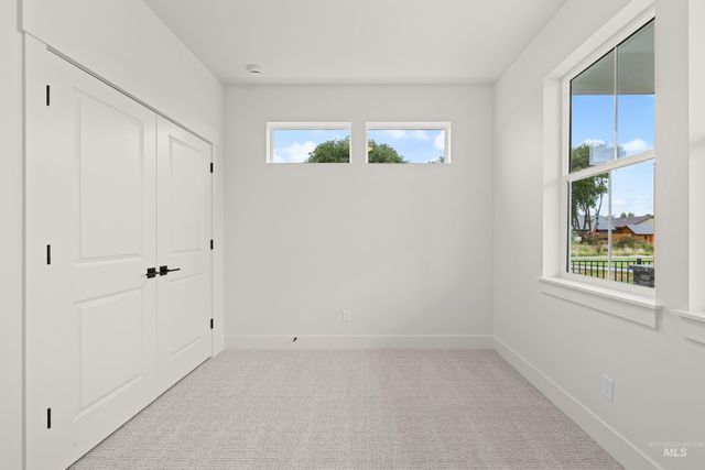 393 Hidden Mill Ct, Middleton, ID 83644