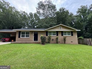 2027 Chestnut Log Drive, Lithia Springs, GA 30122