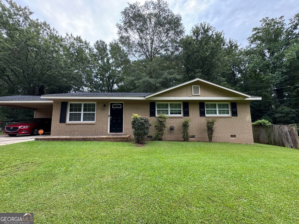 2027 Chestnut Log Drive, Lithia Springs, GA 30122