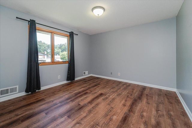 1227 14th Street W, Hastings, MN 55033