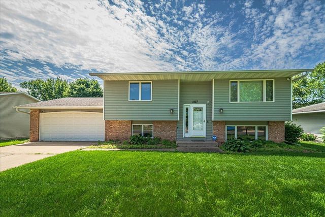 1227 14th Street W, Hastings, MN 55033