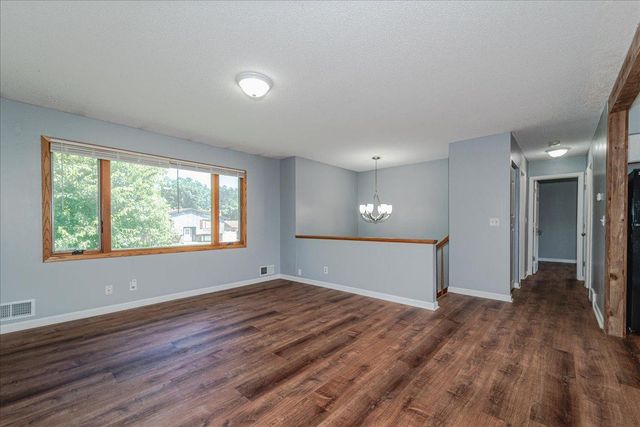 1227 14th Street W, Hastings, MN 55033