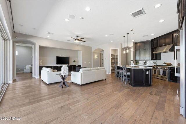 4254 E VALENCIA Drive, Phoenix, AZ 85042