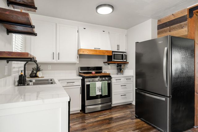 5755 Hesper Way, Carmichael, CA 95608