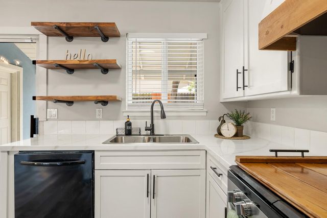 5755 Hesper Way, Carmichael, CA 95608