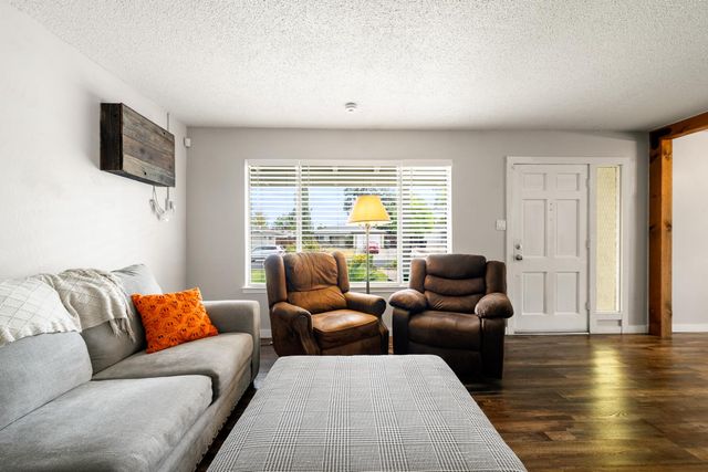 5755 Hesper Way, Carmichael, CA 95608