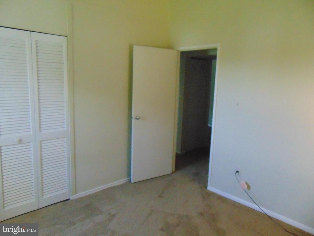 Image 11 of property listing at 909 OAK ST, Frederick, MD 21703