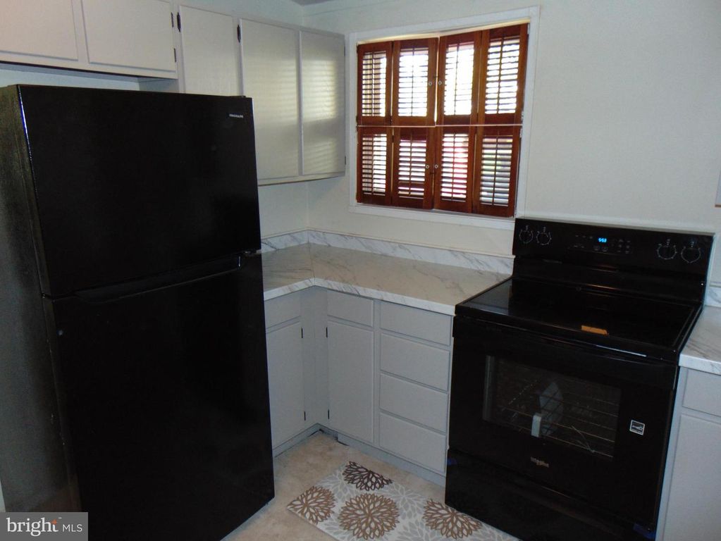 Image 13 of property listing at 909 OAK ST, Frederick, MD 21703