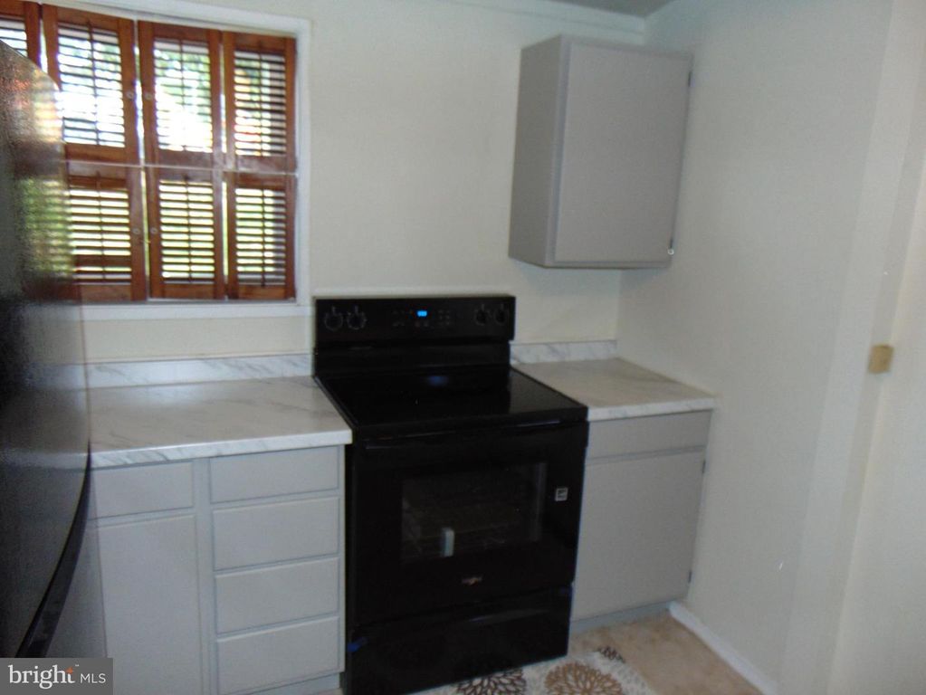 Image 14 of property listing at 909 OAK ST, Frederick, MD 21703
