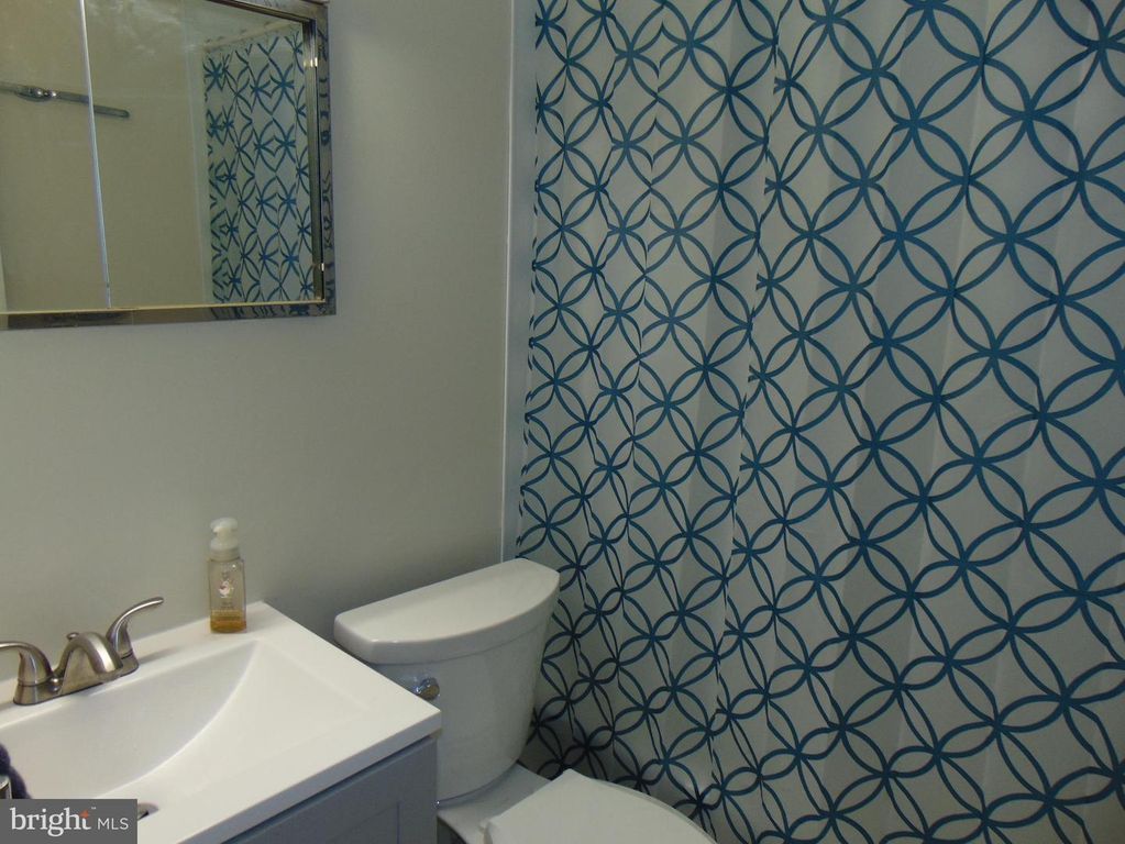 Image 17 of property listing at 909 OAK ST, Frederick, MD 21703