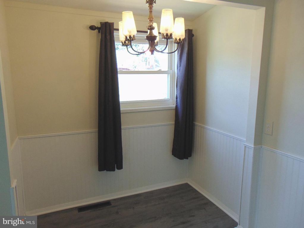 Image 23 of property listing at 909 OAK ST, Frederick, MD 21703