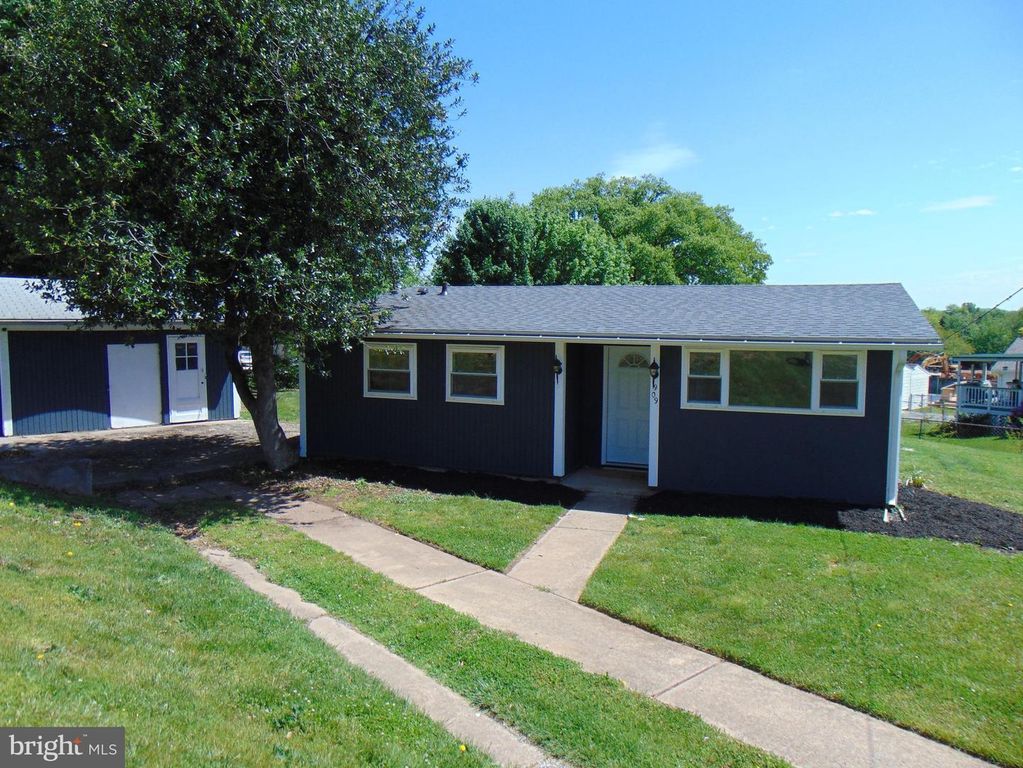 Image 26 of property listing at 909 OAK ST, Frederick, MD 21703