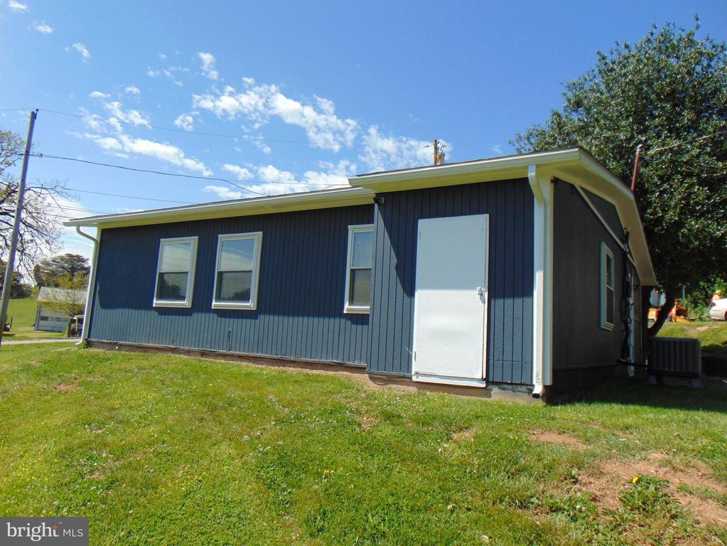 Image 28 of property listing at 909 OAK ST, Frederick, MD 21703
