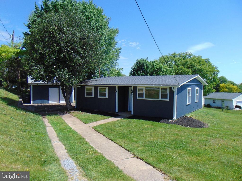 Image 34 of property listing at 909 OAK ST, Frederick, MD 21703