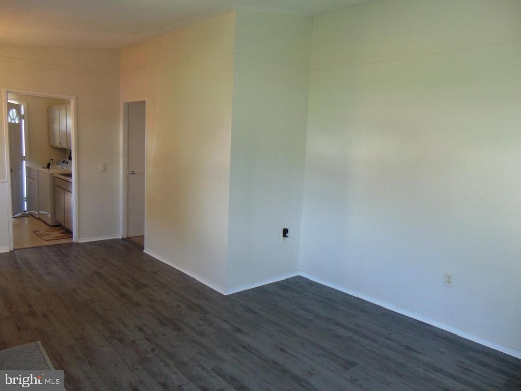 Image 4 of property listing at 909 OAK ST, Frederick, MD 21703