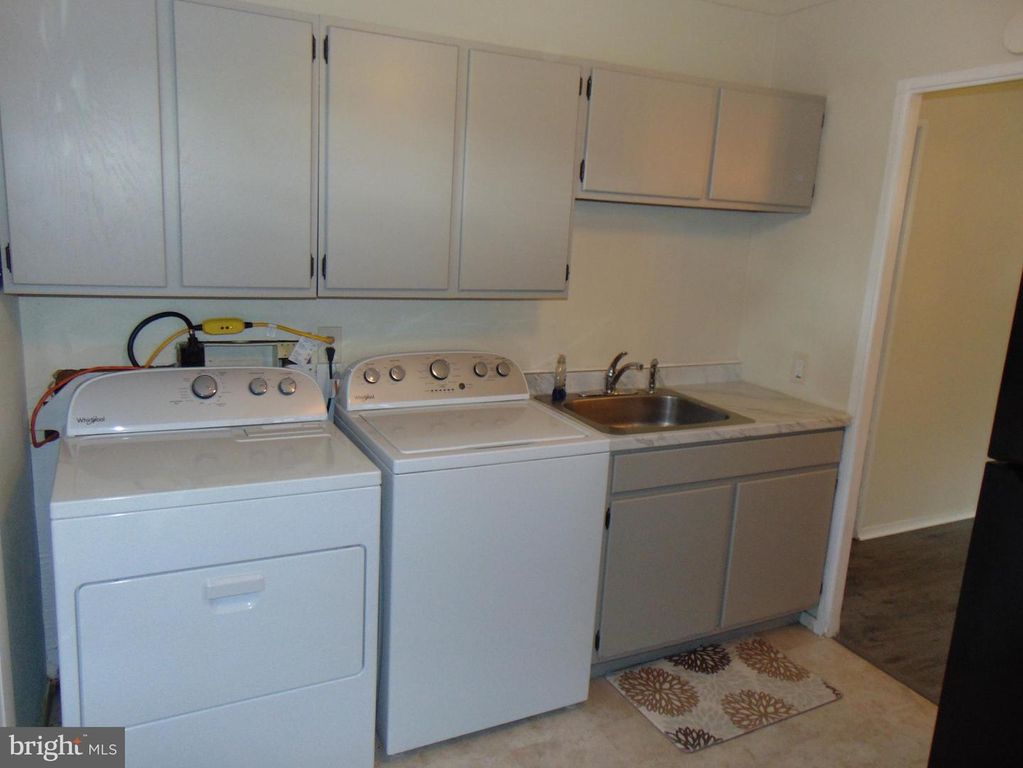 Image 5 of property listing at 909 OAK ST, Frederick, MD 21703