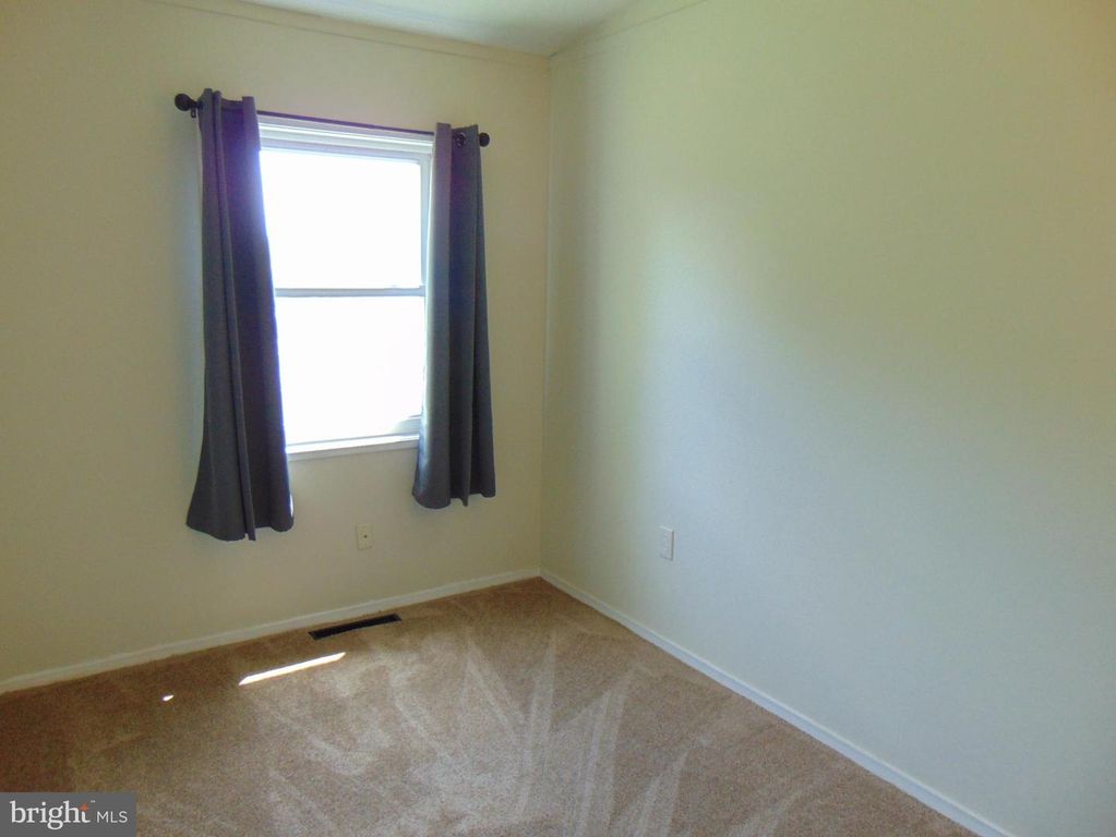 Image 8 of property listing at 909 OAK ST, Frederick, MD 21703