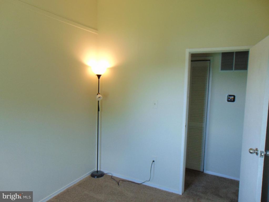 Image 9 of property listing at 909 OAK ST, Frederick, MD 21703