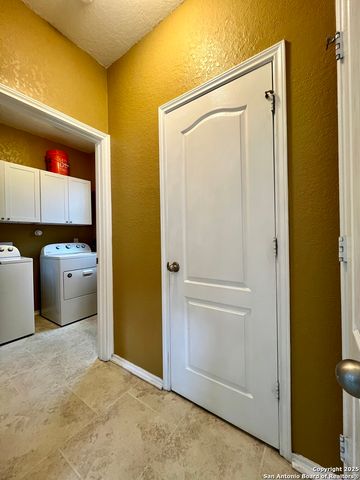 7623 Eagle Park Dr, San Antonio, TX 78250