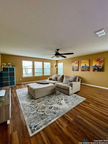 7623 Eagle Park Dr, San Antonio, TX 78250