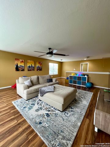 7623 Eagle Park Dr, San Antonio, TX 78250