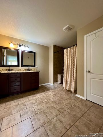 7623 Eagle Park Dr, San Antonio, TX 78250