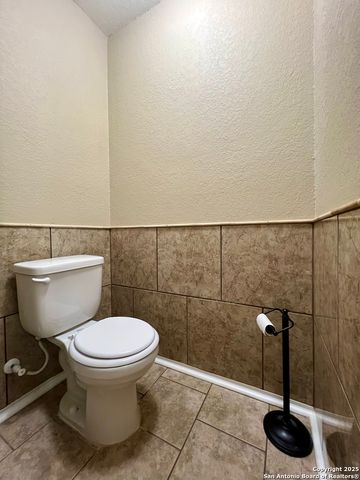 7623 Eagle Park Dr, San Antonio, TX 78250