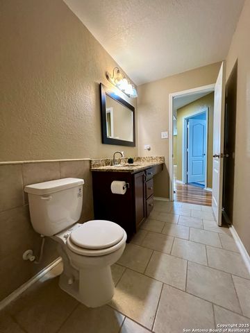7623 Eagle Park Dr, San Antonio, TX 78250