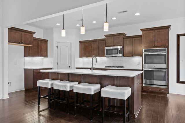 182 Dorchester Cir, Clarksville, TN 37043