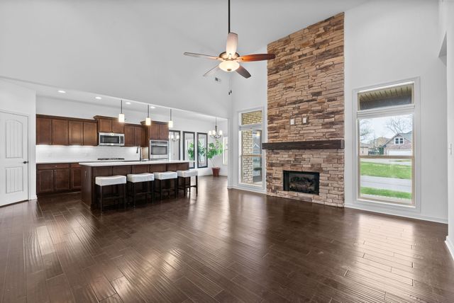 182 Dorchester Cir, Clarksville, TN 37043