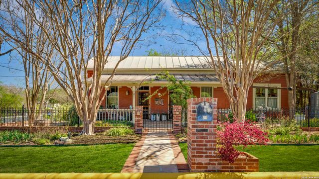 101 Landa, Boerne, TX 78006