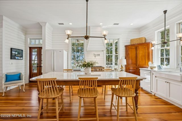 1102 LADIES Street, Fernandina Beach, FL 32034