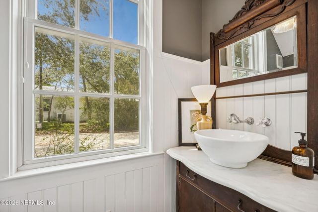 1102 LADIES Street, Fernandina Beach, FL 32034