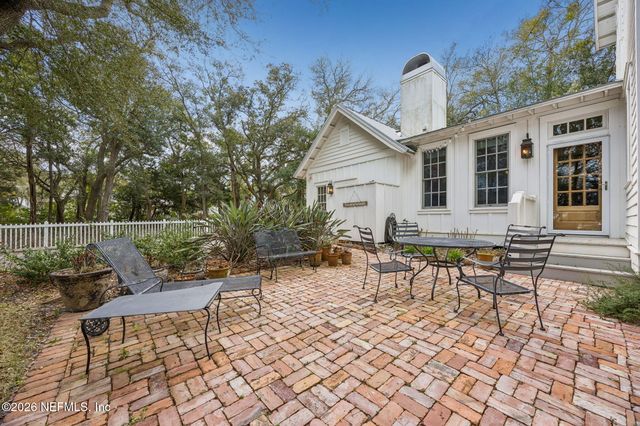 1102 LADIES Street, Fernandina Beach, FL 32034