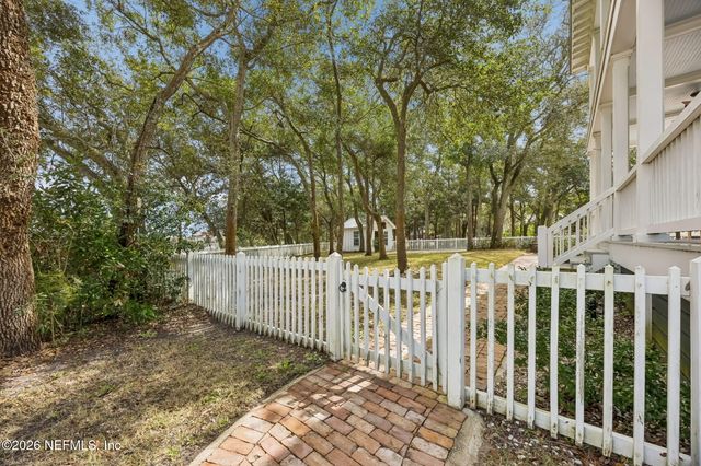 1102 LADIES Street, Fernandina Beach, FL 32034