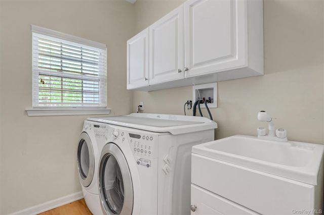 4 Oakhurst Court, Mount Sinai, NY 11766