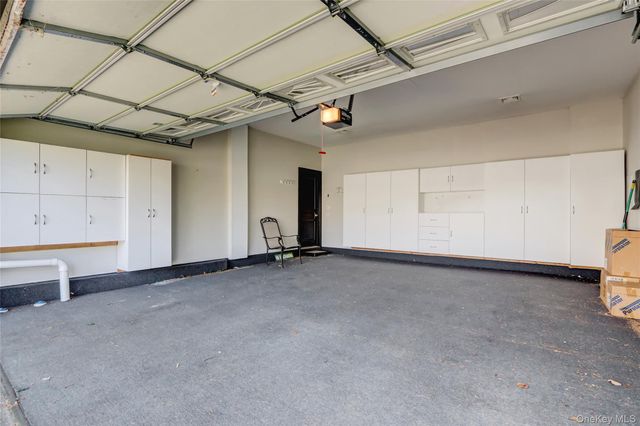 4 Oakhurst Court, Mount Sinai, NY 11766