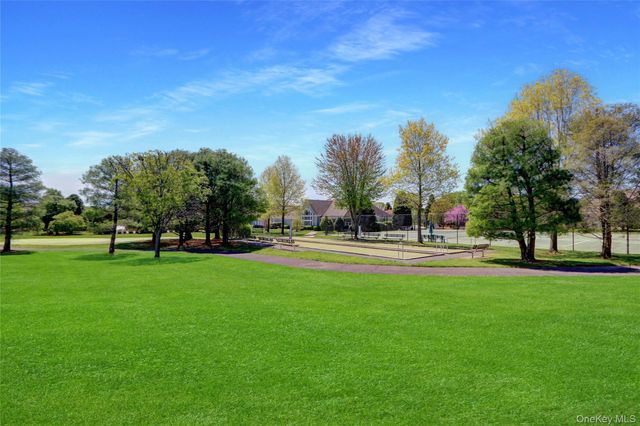 4 Oakhurst Court, Mount Sinai, NY 11766