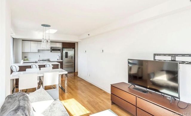 39-16 Prince Street 8E, Flushing, NY 11354