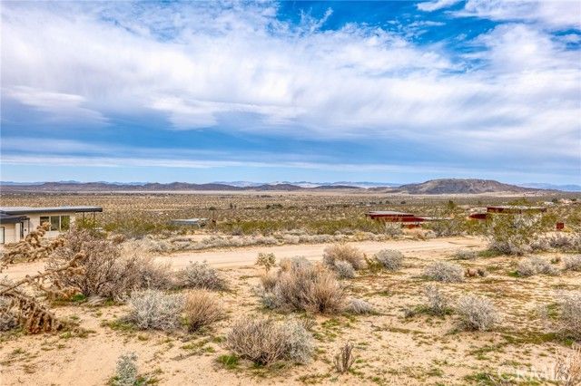 130 Hollinger, Joshua Tree, CA 92252
