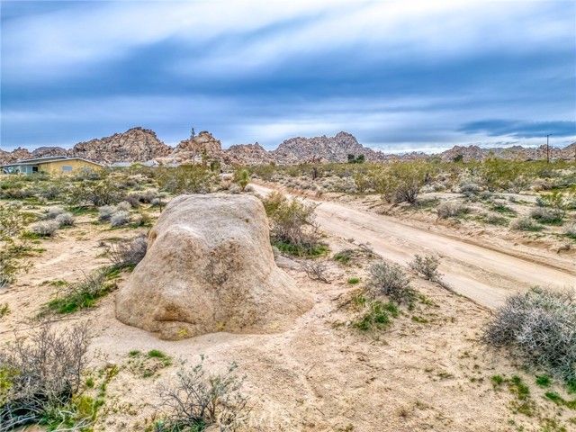 130 Hollinger, Joshua Tree, CA 92252