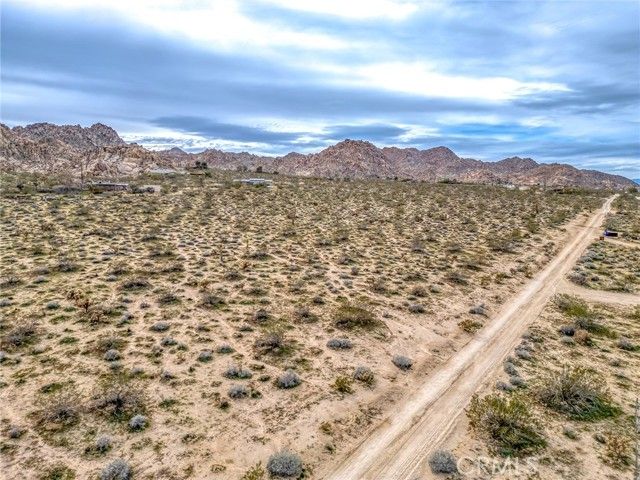 130 Hollinger, Joshua Tree, CA 92252