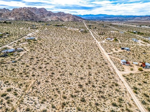 130 Hollinger, Joshua Tree, CA 92252