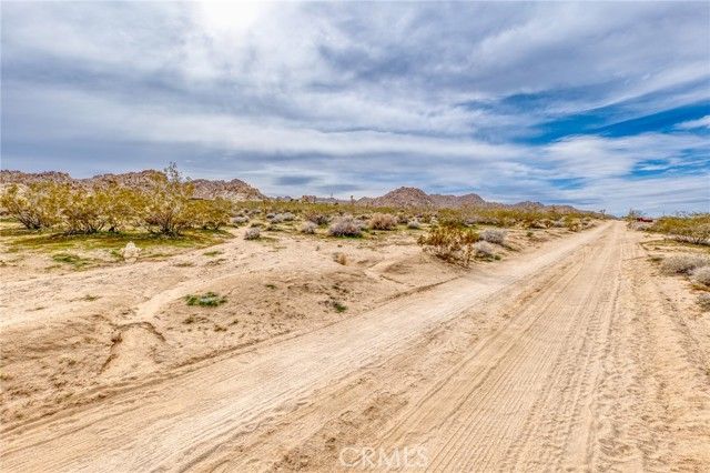 130 Hollinger, Joshua Tree, CA 92252
